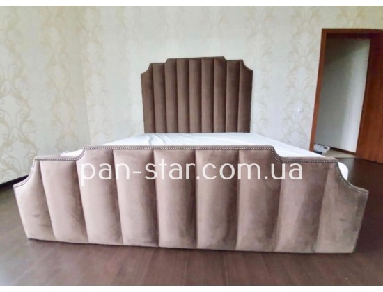 Мягкая двуспальная кровать  Моника